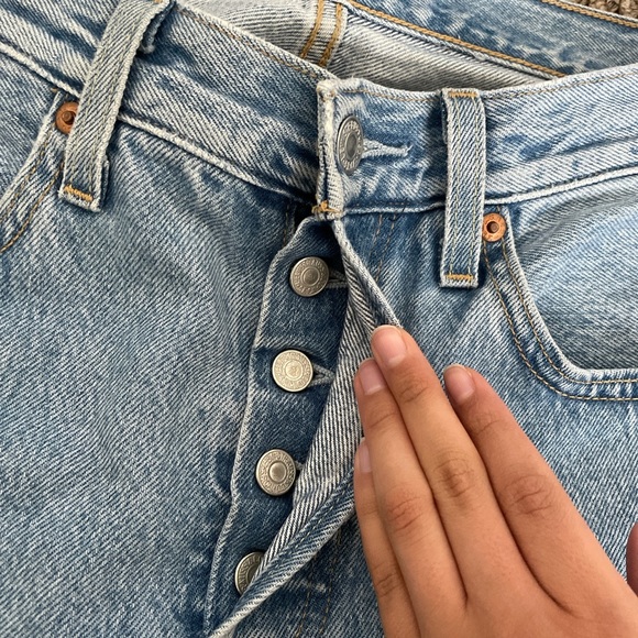 straight leg levis - Picture 2 of 4